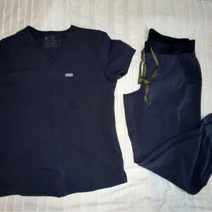 Figs Catarina Top/ Zamora BottomsScrub Set
